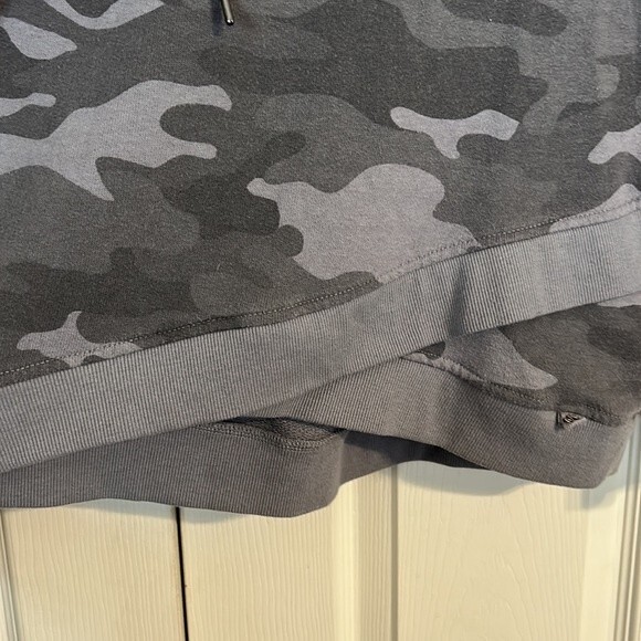 SEVEN7 Size Small Women's Camouflage Hooded Sweatshirt Asymmetrical Hem Stretch - Picture 5 of 8